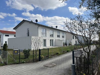 Neuwertige Doppelhaushälfte in Deggendorf mit Garage, EBK, Glasfaserkabel, LED Beleuchtung