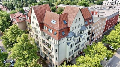 Sehr schöne Wohnung im 4.OG in gepflegtem Stuck-Altbau in zentraler Lage