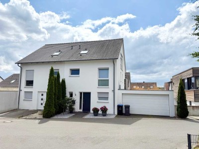 Neuwertiges Haus mit fünf Zimmern und EBK in Weil