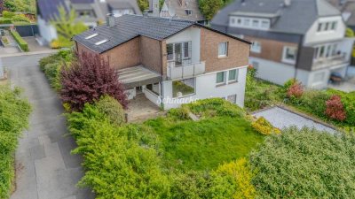 Großzügiges Haus mit Doppelgarage, Pool und Einliegerwohnung (Büro)