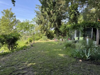 Einmalige Hanglage im Schwentinetal: Wohnen mit Panoramablick ins Grüne über mehrere Ebenen!