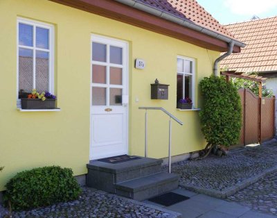 Sonniges Familienhaus mit Terrasse, Garten und Nebengelass