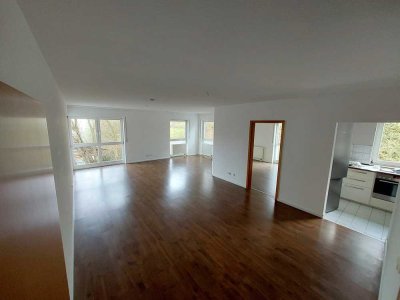 Helle 2-Zimmer Wohnung mit Balkon in Meiningen