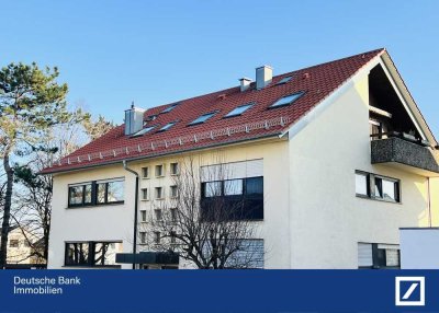 Sofort frei: Helle 4,5 Zimmer-Wohnung mit 2 Balkonen und Stellplat