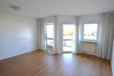 Außergewöhnlich großzügige 1-Zimmer Wohnung mit tollem Westbalkon