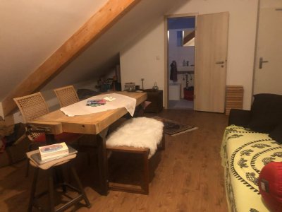Vollmoebliiertes 1-Zimmer-Dachgeschoss mit Balkon in Innsbruck fuer 430 Euro monatlich