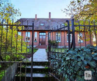 Großes Ein- bis Zweifamilienhaus