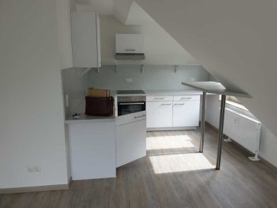 renovierte 3‑Zimmer‑Wohnung mit Balkon & Einbauküche Duschbad Dachgeschoß in Kiel Wellingdorf