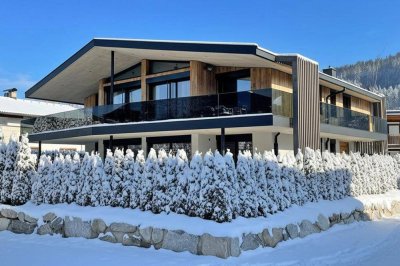 Exklusive Garten-Villenetage mit Pool und Hornblick!