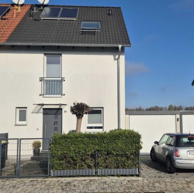 Möblierte Doppelhaushälfte in Erzhausen mit 5 Zimmern in Feldrandlage