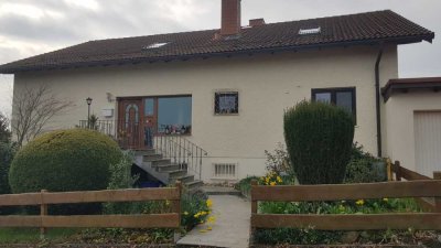 Freundliche und gepflegte 5-Zimmer-Wohnung mit Balkon und Einbauküche in Gaiberg