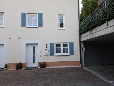 Familienfrdl. ToP gepfl. Haus (gro. DHH), 5 Zi. zus. 1 kl. Büro, Bj. 2002, viel Platz u Licht!