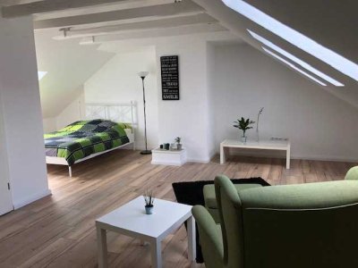 Teilmöblierte ruhige DG Wohnung zum 01.05.2023