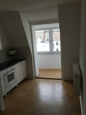 Ansprechende und gepflegte 3,5-Raum-DG-Wohnung mit Einbauküche WG-Tauglich in Dortmund
