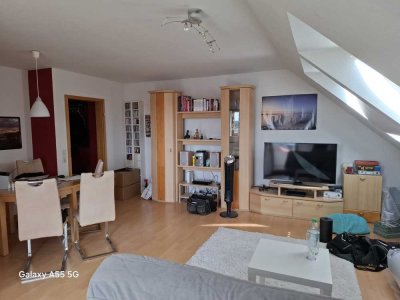 Helle 2-Zi.-Dachgeschosswohnung in Aussichtslage - nur für Einzelperson