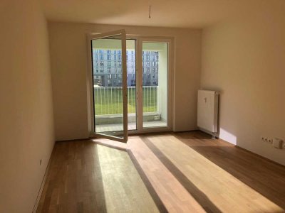 Lichtdurchflutete moderne 2 Zimmer Wohnung mit großer Loggia und Tiefgaragen-Stellplatz