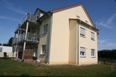 Schöne, neuwertige 3-Zimmer-Wohnung mit gehobener Innenausstattung in Adelschlag