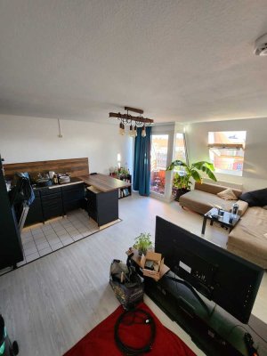süße 2,5-Raum-Wohnung in UNI-Nähe, dadurch sehr gute Vermietbarkeit mit Balkon, mit TG-Stellplatz
