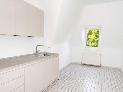 Direkt vom Eigentümer: Lichtdurchflutete Dachgeschosswohnung mit moderner Wohnküche