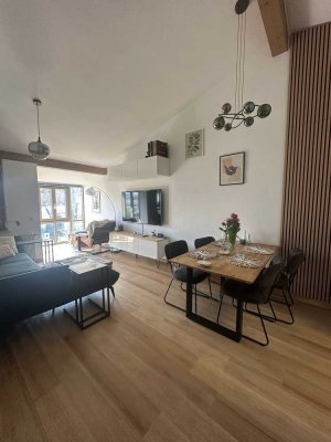 Außergewöhnliche 4-Zimmer Wohnung mit Sichtbalken und herrlichem Ausblick