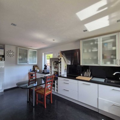 Freistehendes Einfamilienhaus 190 m² mit Einliegerwohnung und Garten