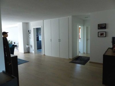 Sanierte 4-Zimmer-Wohnung 121 m2 von Privat mit Einbauküche
