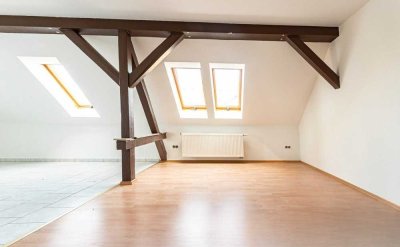 Helle Dachgeschoss-Wohnung | Ruhige Wohnlage | Tageslichtbad mit Wanne | Einbauküche