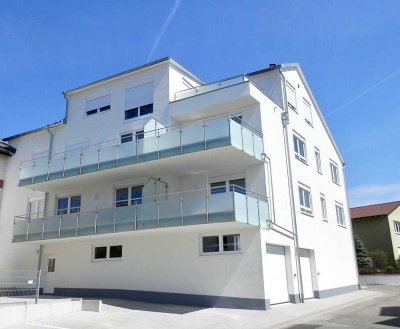 Exklusive, neuwertige 3,5-Raum-DG-Wohnung mit geh. Innenausstattung mit Balkon und EBK
