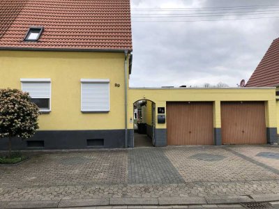 Sehr schönes 1 Familienhaus mit großem Garten und Doppelgarage in bevorzugter Wohngegend
