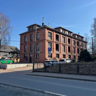hochwertig sanierte 4,5 Raum DG-Wohnung in Mittelbach in ehem. "Bruno Banani Fabrik" im Erstbezug