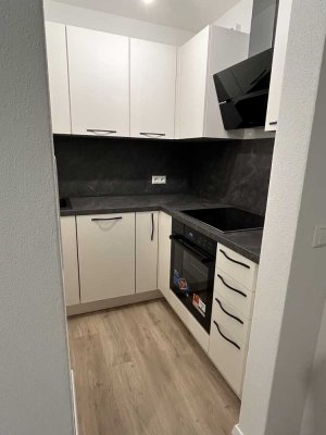 Attraktive 2-Zimmer-Wohnung mit begrünter Dachterrasse und Einbauküche