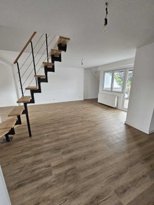 Erstbezug nach Sanierung mit einem Keller und Stellplatz. Ideal für Singles und Paare.