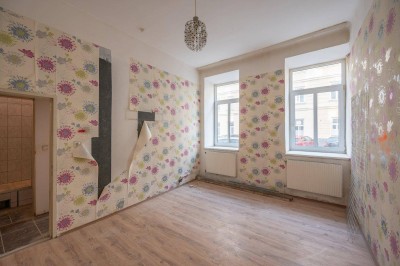 ++NEU++ Renovierungsbedürftige 4-Zimmer Altbauwohnung im Erdgeschoss!