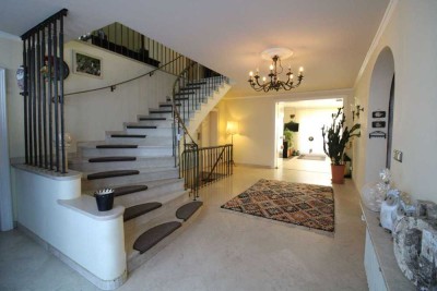 Großes Einfamilienhaus mit 70er Jahre Charme in toller Lage sucht neue Eigentümer mit Vision