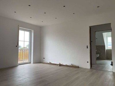 Erstbezug nach Sanierung mit Balkon und EBK: Stilvolle 2-Raum-DG-Wohnung mit geh. Innenausstattung