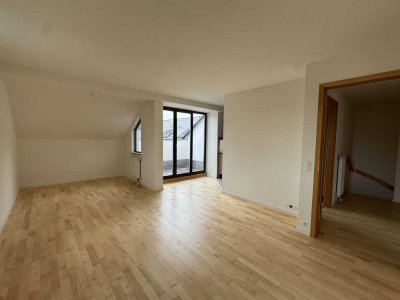 einzigartige Dachgeschosswohnung in zentrumsnaher Lage mit Einbauküche