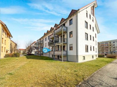 2-Zimmer-Wohnung: ruhig im Grünen, großer Balkon mit Blick in begrünte Innenhöfe & Stellplatz