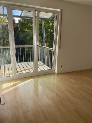 Helle 2-Zimmer Wohnung mit Balkon in Pasing nähe Stadtpark
