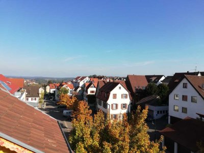 Sehr helle 1-Zimmer-Dachgeschosswohnung im Herzen von Holzgerlingen
