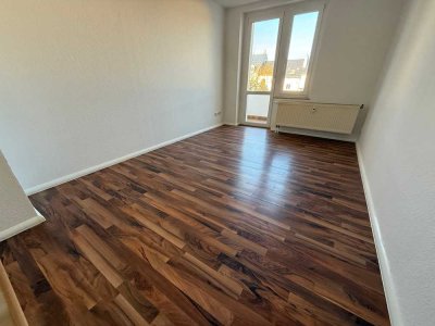 EBK inklusive ! Balkon / Schlaf- und Wohnzi. zum Innenhof