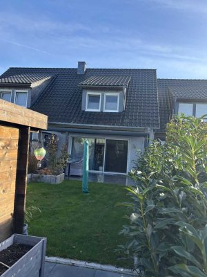 Modern & Gemütlich: Familienfreundliches Reihenmittelhaus in Wendschott mit Traumgarten