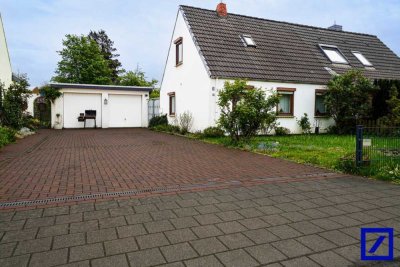 Charmante Doppelhaushälfte mit Wintergarten, großem Grundstück & viel Potenzial in Bremen