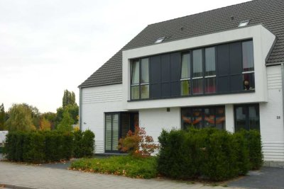 Exklusive DHH mit Grünblick Nähe ISD