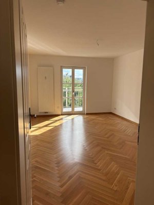 Sonnige- Altbauwohnung 3 Zimmerwohnung