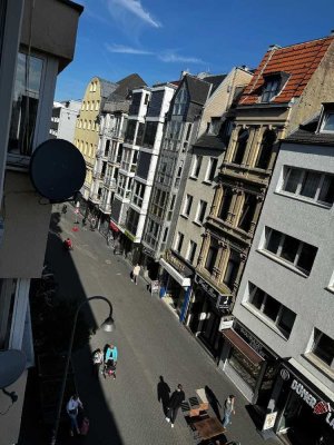Neuwertige Dachgeschoss-Dreizimmer-Wohnung mit Balkon im Kölschen Veedel puur