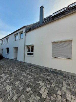 Hochwertiges 3-Parteienhaus mit riesiger Garage und vielen Luxusextras