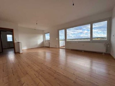 Attraktive 4-Zimmer Wohnung mit 2 Bäder und 2 Balkone in 63179 Obertshausen-Hausen