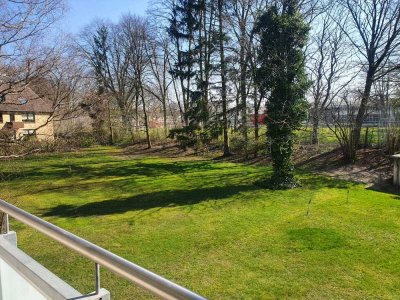 Pefekt für Paare - Vollständig renovierte 2,5-Raum-Wohnung mit Balkon und Einbauküche