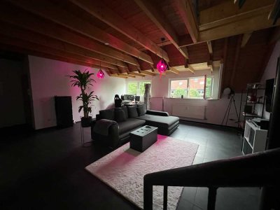 Großzügige 2-Zimmer-Dachgeschosswohnung mit offenem Wohnkonzept in ruhiger Lage