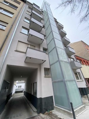 Möblierte 2-Zimmer Wohnung im 5. OG mit Balkon in Mannheim